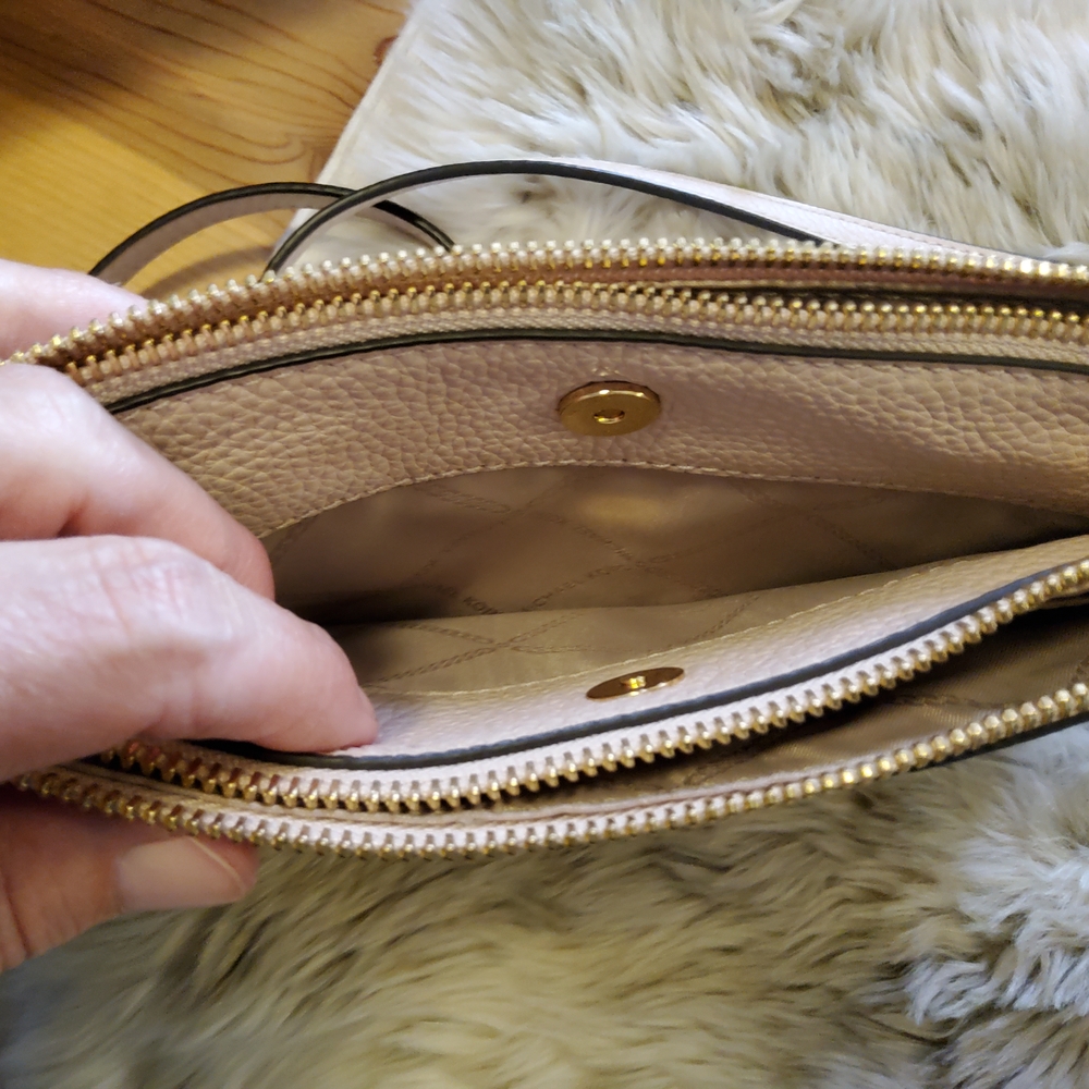Michael Kors Adele Double Zip Crossbody VGUC Blush Pink in Color - Picture 4 of 16